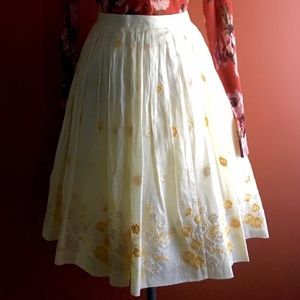BANANA REPUBLIC Yellow Embroidered Skirt Size 0
